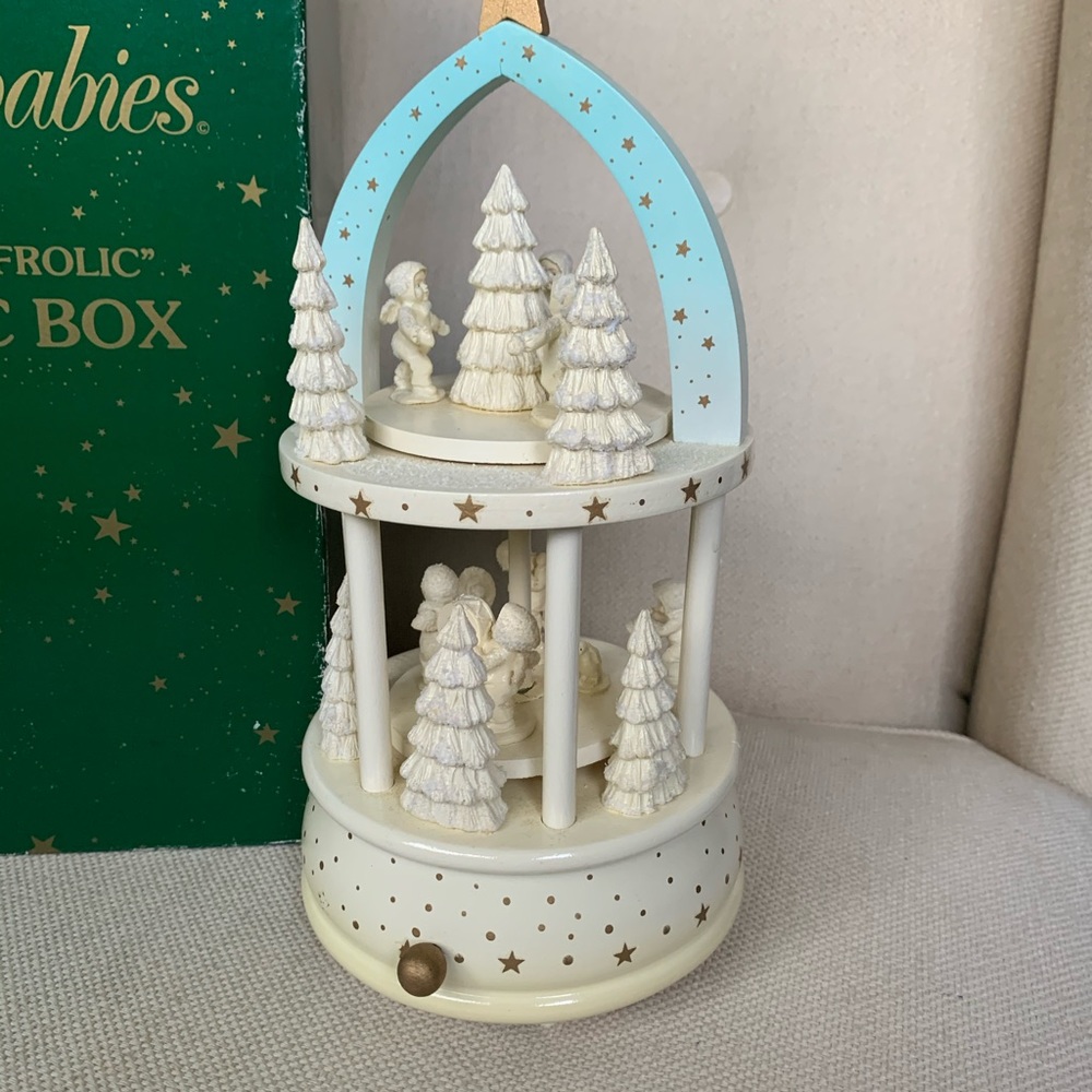 Snowbabies music box